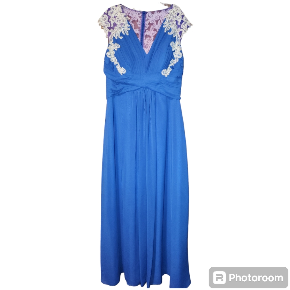 Elegant Blue Evening Dress with Lace Accents